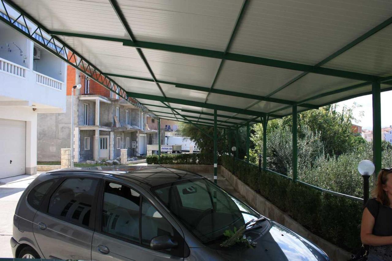 Villa Dvor Apartments Омиш Экстерьер фото