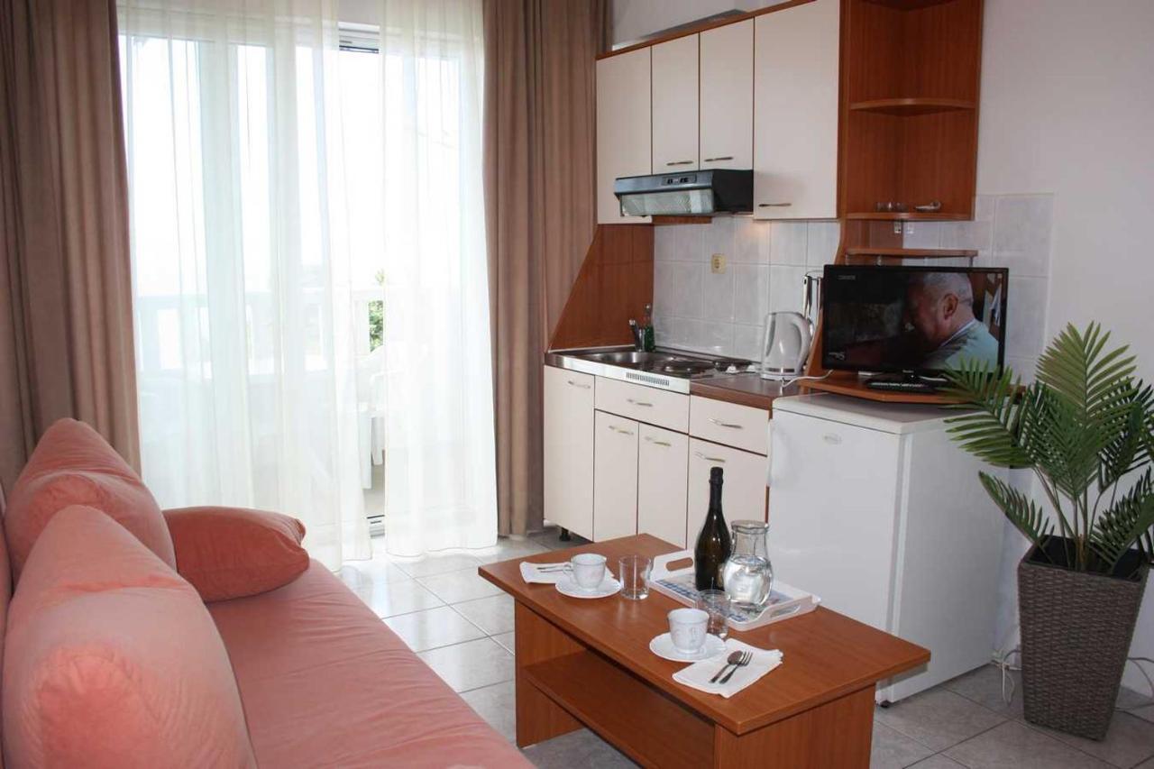 Villa Dvor Apartments Омиш Экстерьер фото